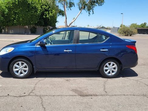 Used 2014 Nissan Versa SV w/ Convenience Package FWD image 5