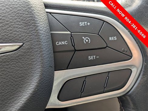 Used 2020 Chrysler Pacifica Touring-L image 27