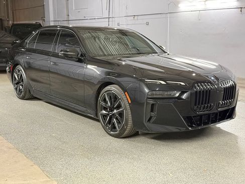 Used 2023 BMW i7 xDrive60 AWD/4WD image 4