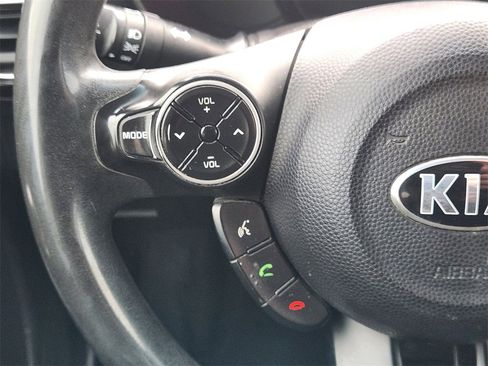 Used 2015 Kia Soul Base image 28