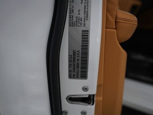 Used 2024 Jeep Grand Cherokee L Summit image 23