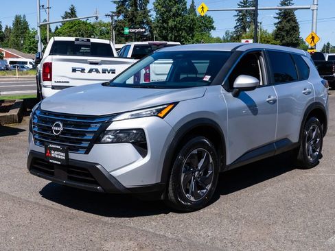 Used 2025 Nissan Rogue SV FWD image 3