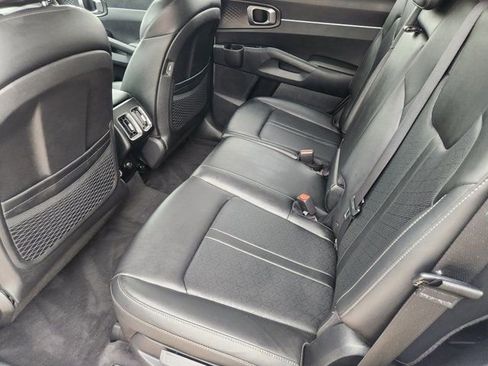Used 2023 Kia Sorento S image 31