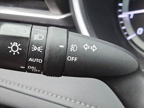 Used 2022 Toyota Highlander XLE FWD image 9