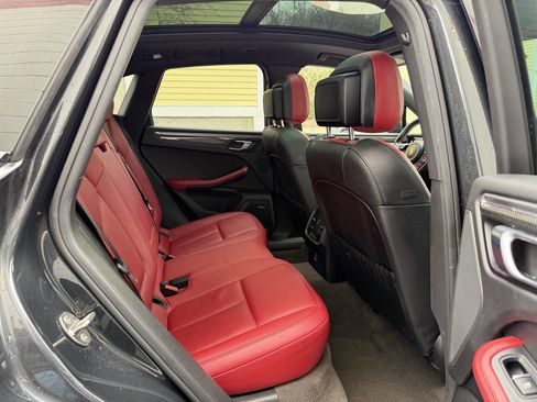 Used 2018 Porsche Macan image 25