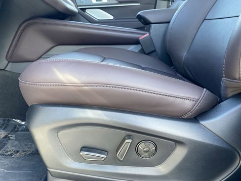 New 2026 Ford Explorer Platinum image 13