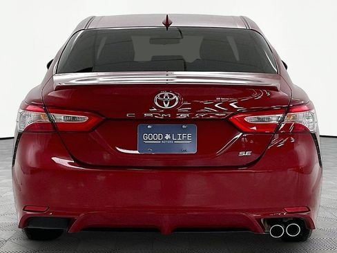 Used 2020 Toyota Camry SE FWD image 5