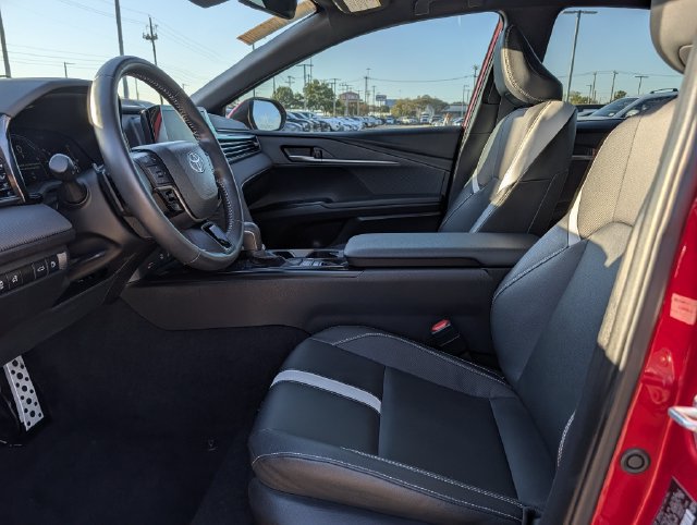 Used 2025 Toyota Camry SE w/ Convenience Package FWD image 25