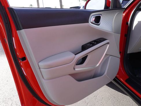 Used 2021 Kia Soul LX image 14