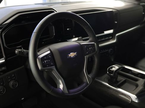 Used 2025 Chevrolet Silverado 1500 LTZ w/ LTZ Premium Package AWD/4WD image 17