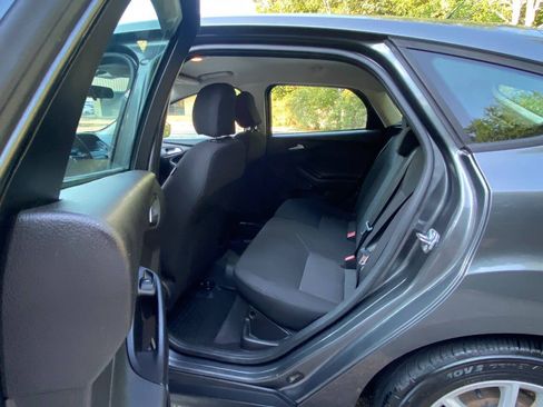 Used 2017 Ford Focus SE FWD image 38