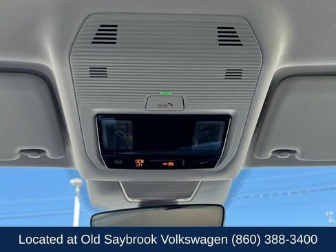 Used 2025 Volkswagen Tiguan SE image 18