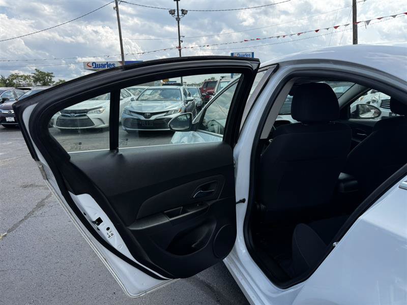Used 2015 Chevrolet Cruze LT FWD image 18