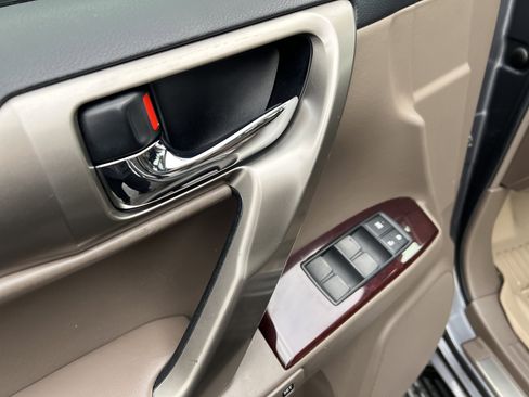 Used 2017 Lexus GX 460 Premium w/ Premium Package image 15