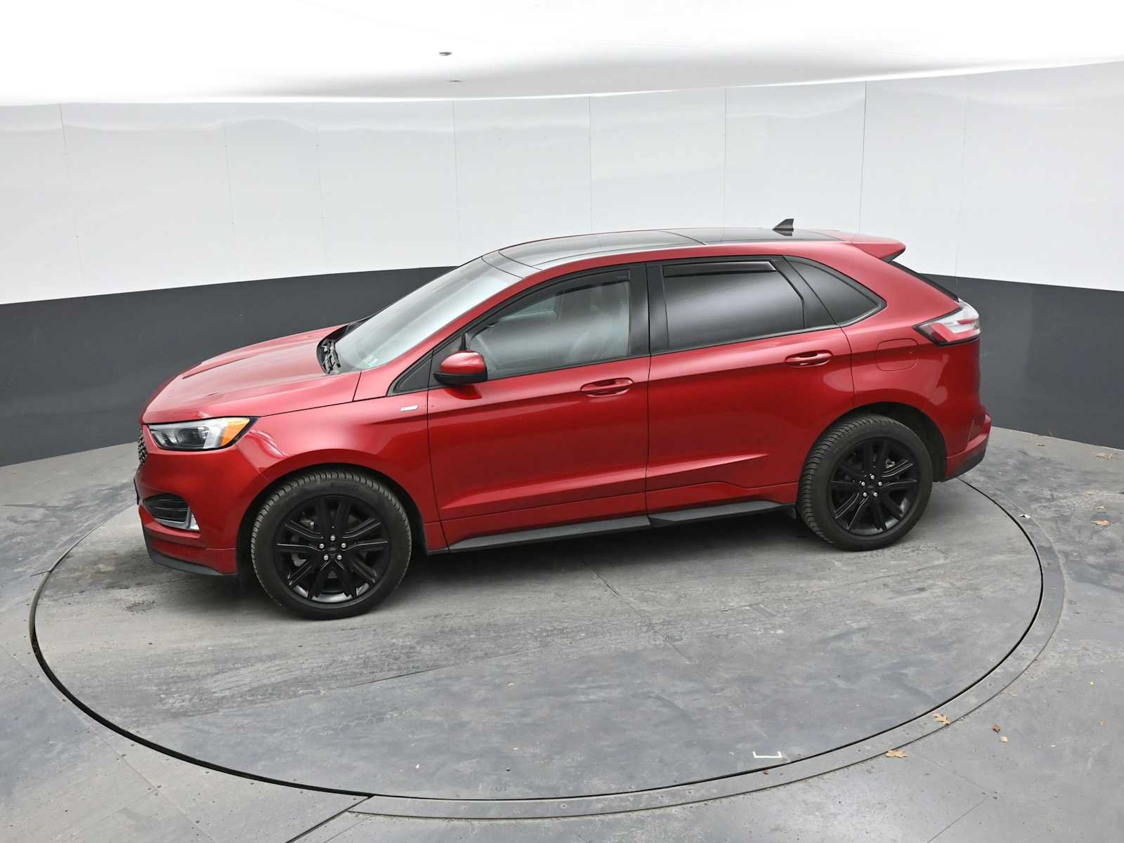 Used 2022 Ford Edge ST-Line w/ Class II Trailer Tow Package AWD/4WD image 13