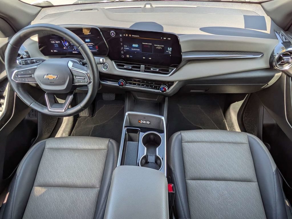 Used 2025 Chevrolet Equinox LT FWD image 16