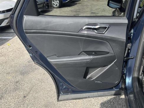 Used 2023 Kia Sportage SX Prestige image 11