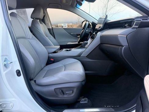 Used 2022 Toyota Venza Limited image 31