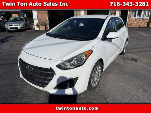 Used 2017 Hyundai Elantra GT FWD image 1