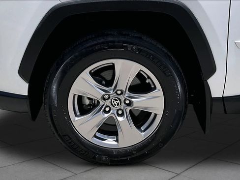 Used 2022 Toyota RAV4 XLE FWD image 11