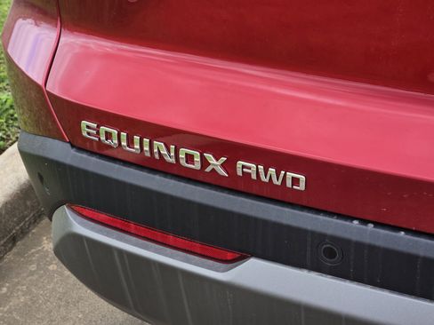 New 2026 Chevrolet Equinox LT w/ Convenience Package II AWD/4WD image 5