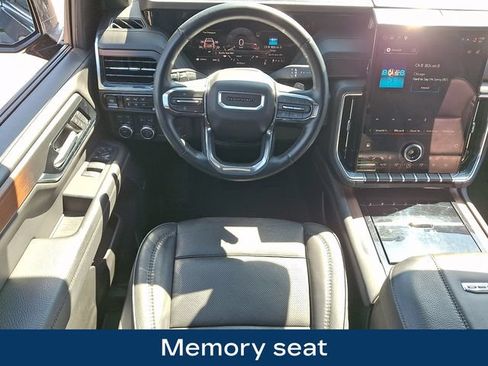 Used 2025 GMC Yukon Denali AWD/4WD image 3