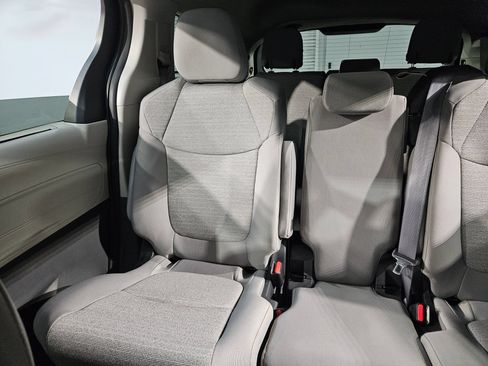 Used 2023 Toyota Sienna LE w/ LE Plus Package FWD image 12
