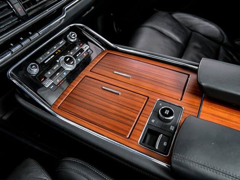 Used 2024 Lincoln Navigator Reserve image 24