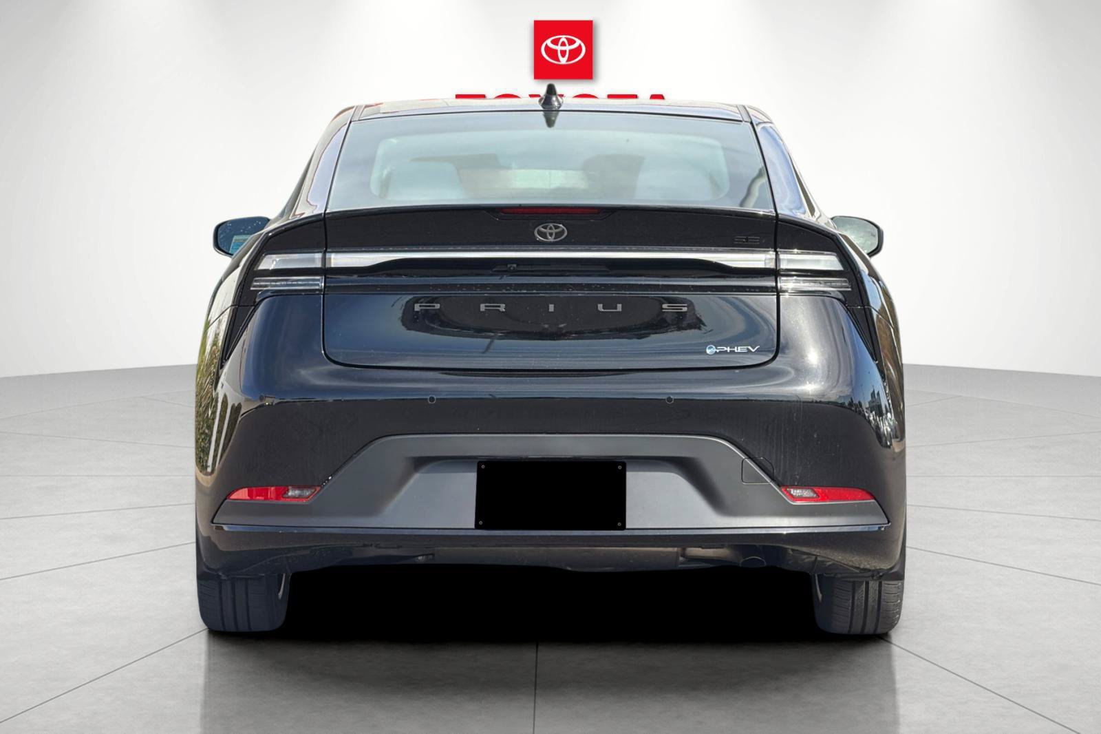 New 2027 Toyota Prius Plug-In Hybrid FWD image 4
