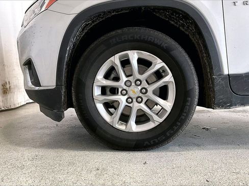 Used 2021 Chevrolet Traverse LT FWD image 6