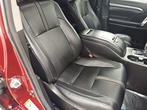 Used 2017 Toyota Highlander SE image 41