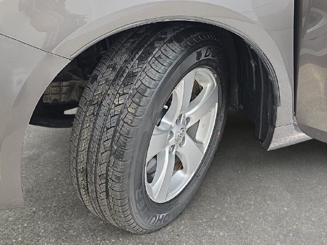 Used 2014 Toyota Sienna LE FWD image 30