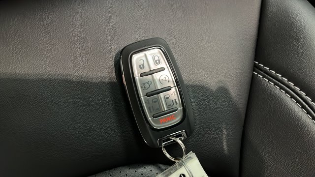 New 2026 Chrysler Pacifica Select FWD image 20