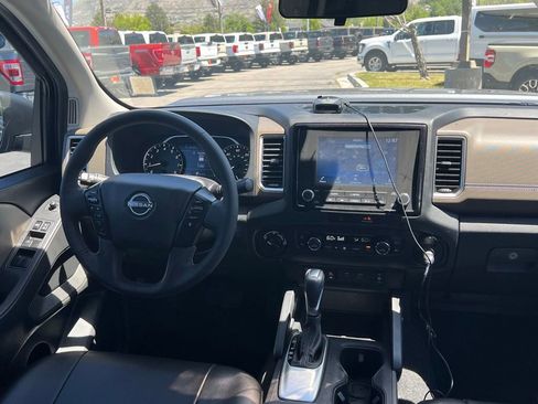 Used 2022 Nissan Frontier SV AWD/4WD image 21