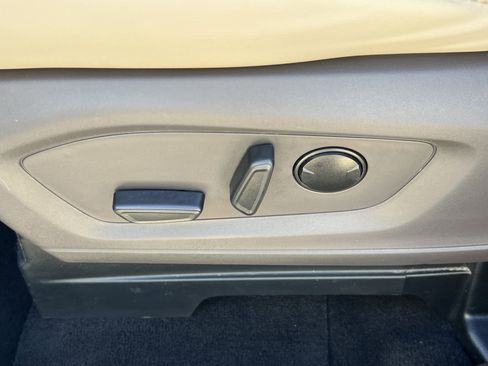 Used 2023 Ford Explorer Platinum w/ Technology Package image 31