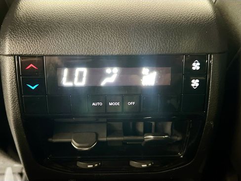 Used 2022 Jeep Grand Cherokee L Laredo RWD image 17