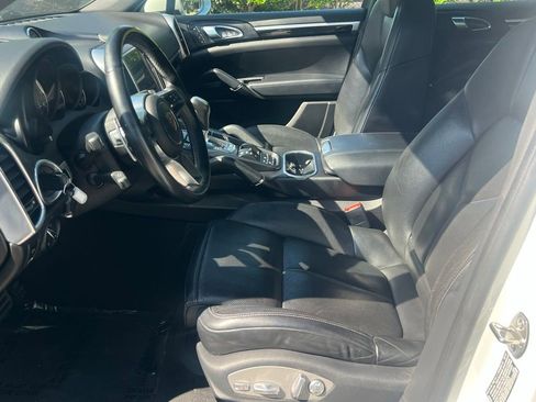 Used 2017 Porsche Cayenne AWD/4WD image 9