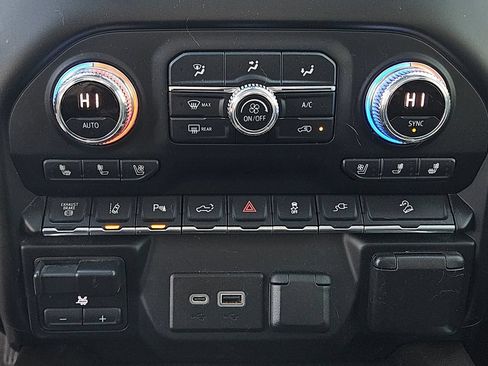 Used 2020 GMC Sierra 2500 Denali w/ Denali Ultimate Package AWD/4WD image 29