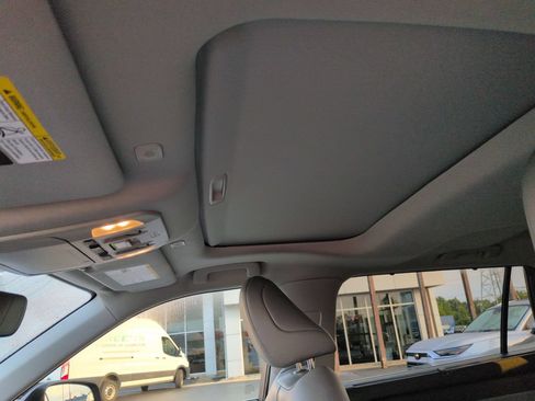 Certified 2023 Toyota Highlander XLE FWD image 21