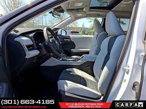 New 2025 Mitsubishi Outlander SE image 11