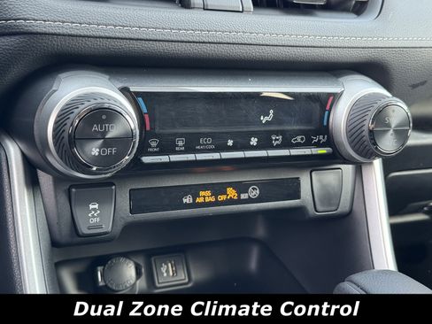 Used 2024 Toyota RAV4 AWD Hybrid image 9