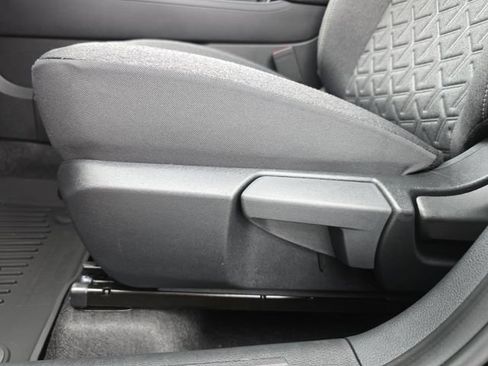 Certified 2025 Nissan Kicks SV FWD image 28