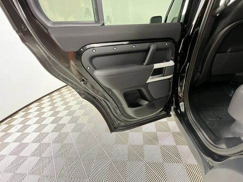 Used 2021 Land Rover Defender 110 SE image 27