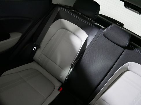 Used 2023 Hyundai Venue SEL image 12