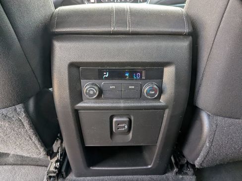 Used 2023 Chevrolet Traverse LT FWD image 36