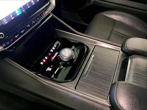Used 2024 Jeep Wagoneer L Series II w/ Flexible Seating Group AWD/4WD image 17