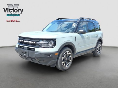 Used 2024 Ford Bronco Sport Outer Banks w/ Tech Package AWD/4WD image 3