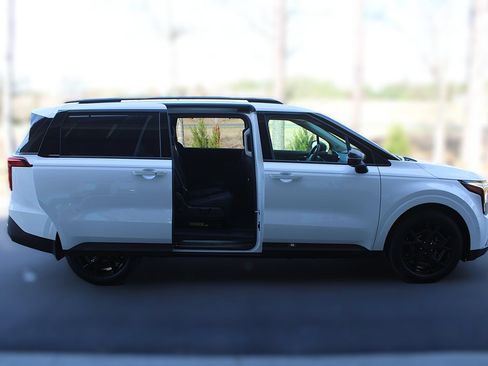 New 2026 Kia Carnival SX w/ SX Dark Edition Package FWD image 6