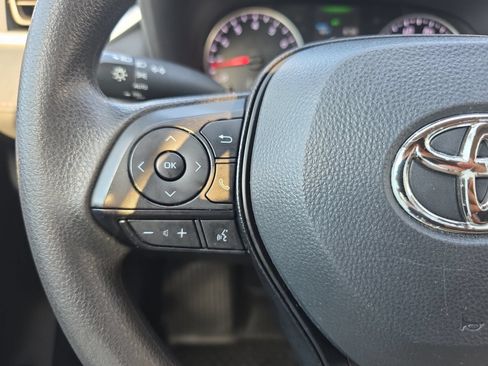 Used 2022 Toyota RAV4 XLE FWD image 16