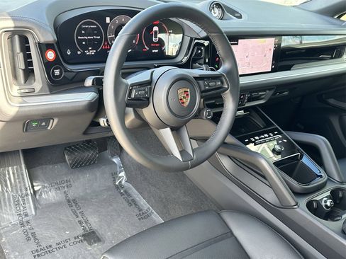 Certified 2024 Porsche Cayenne Coupe image 4